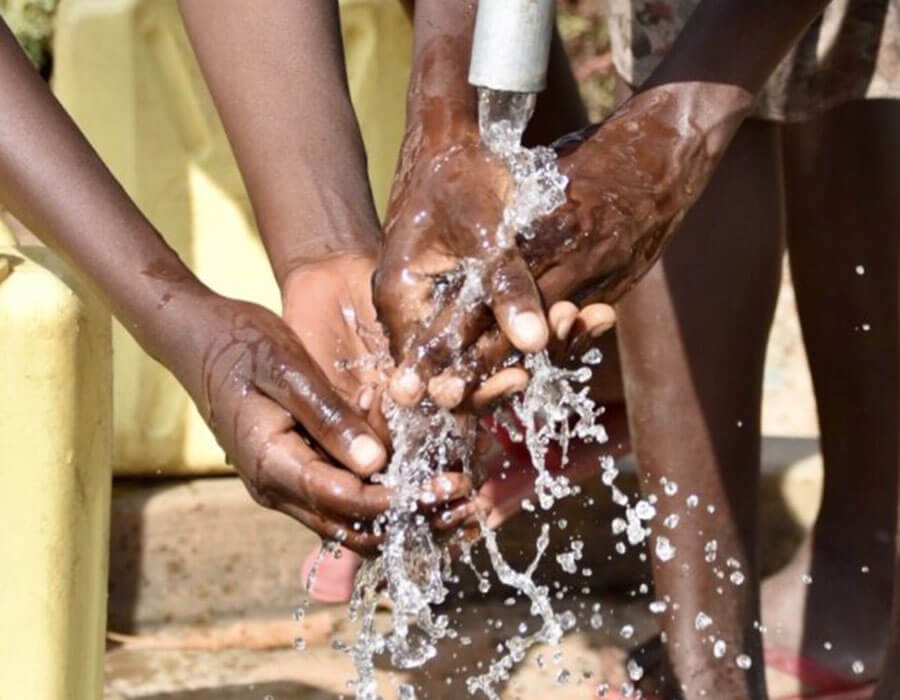Water cleaning hands
